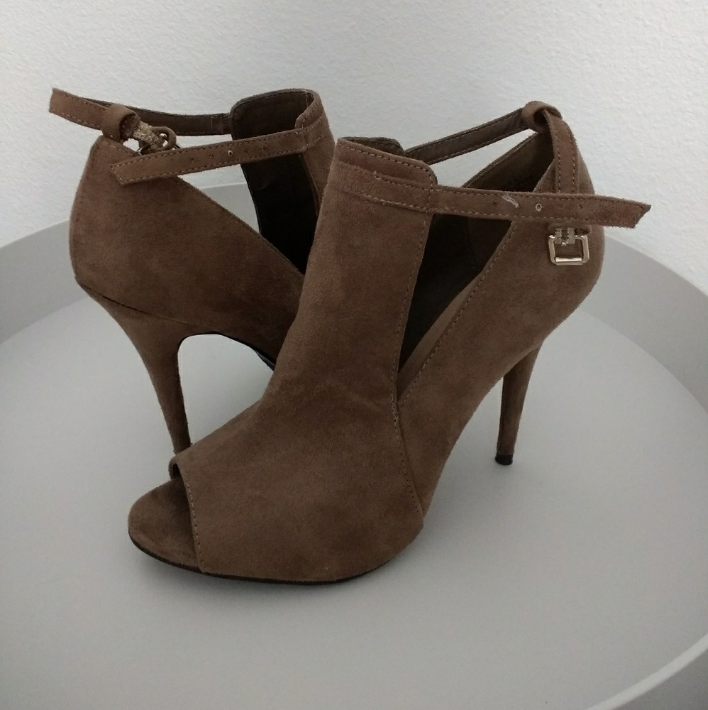 Tan heels